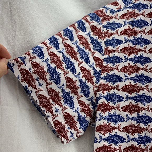 Zipcode Men’s small short sleeve button down shirt NWT red blue fish - Picture 4 of 17